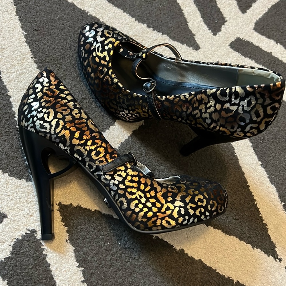 T.U.K. Metallic leopards heels